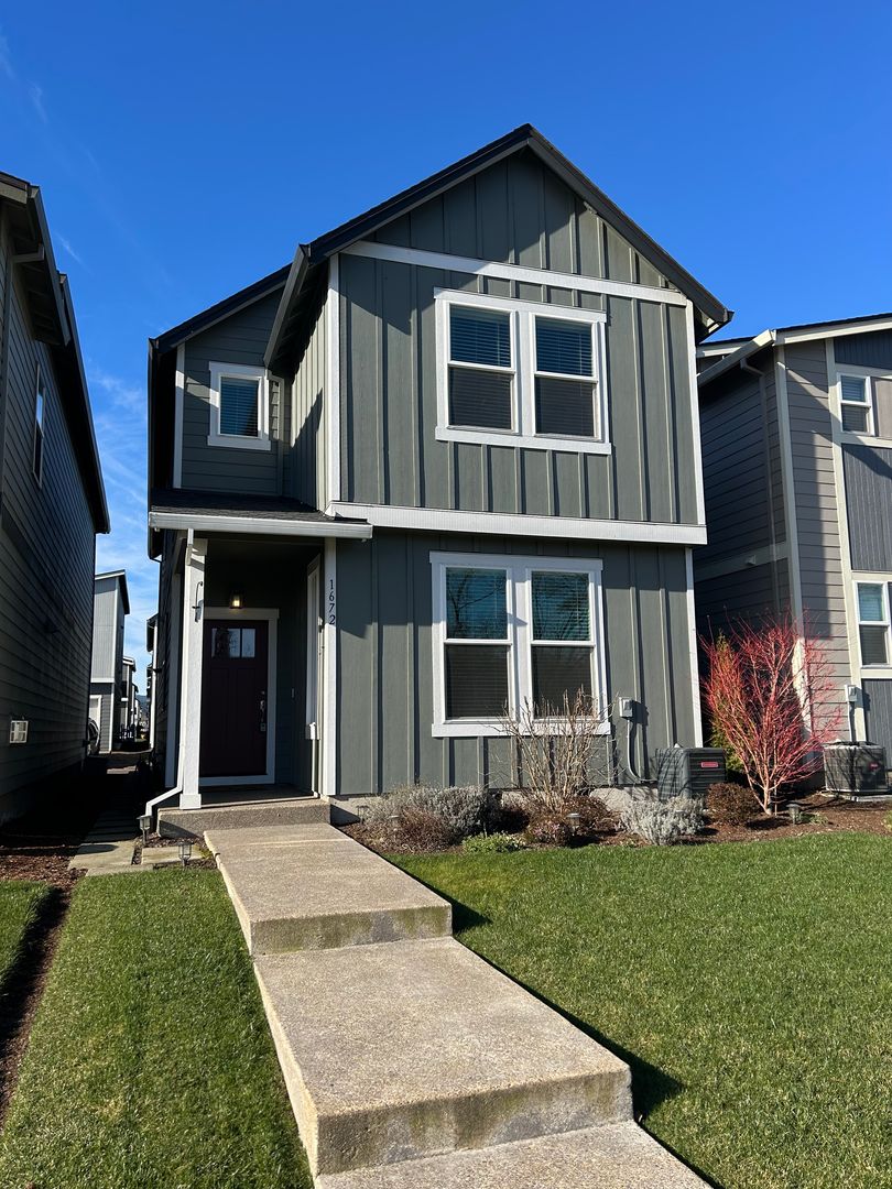 McMinnville House: 1672 NW Landon Street