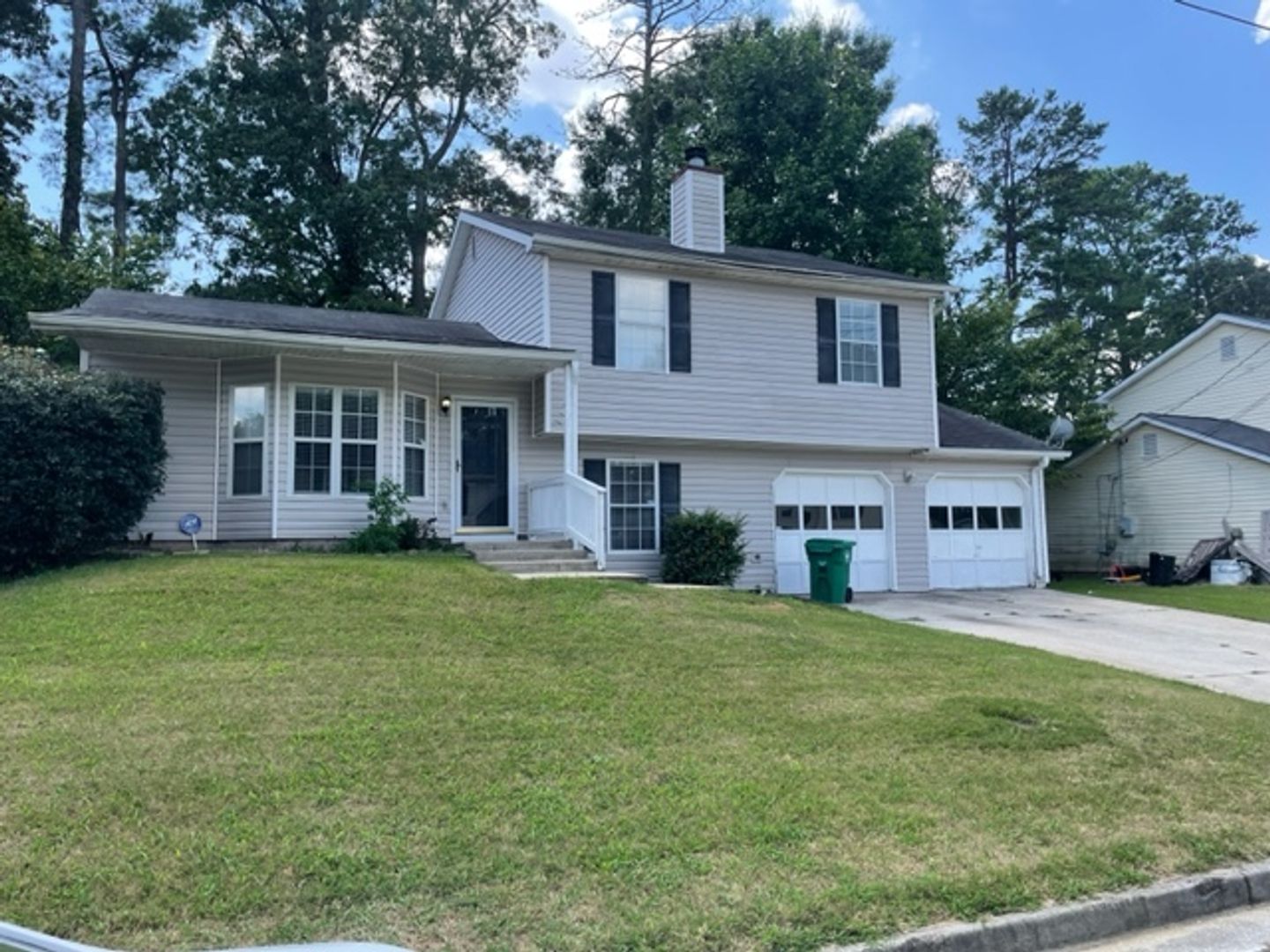 Lithonia House: 2110 LOWN FARM LN