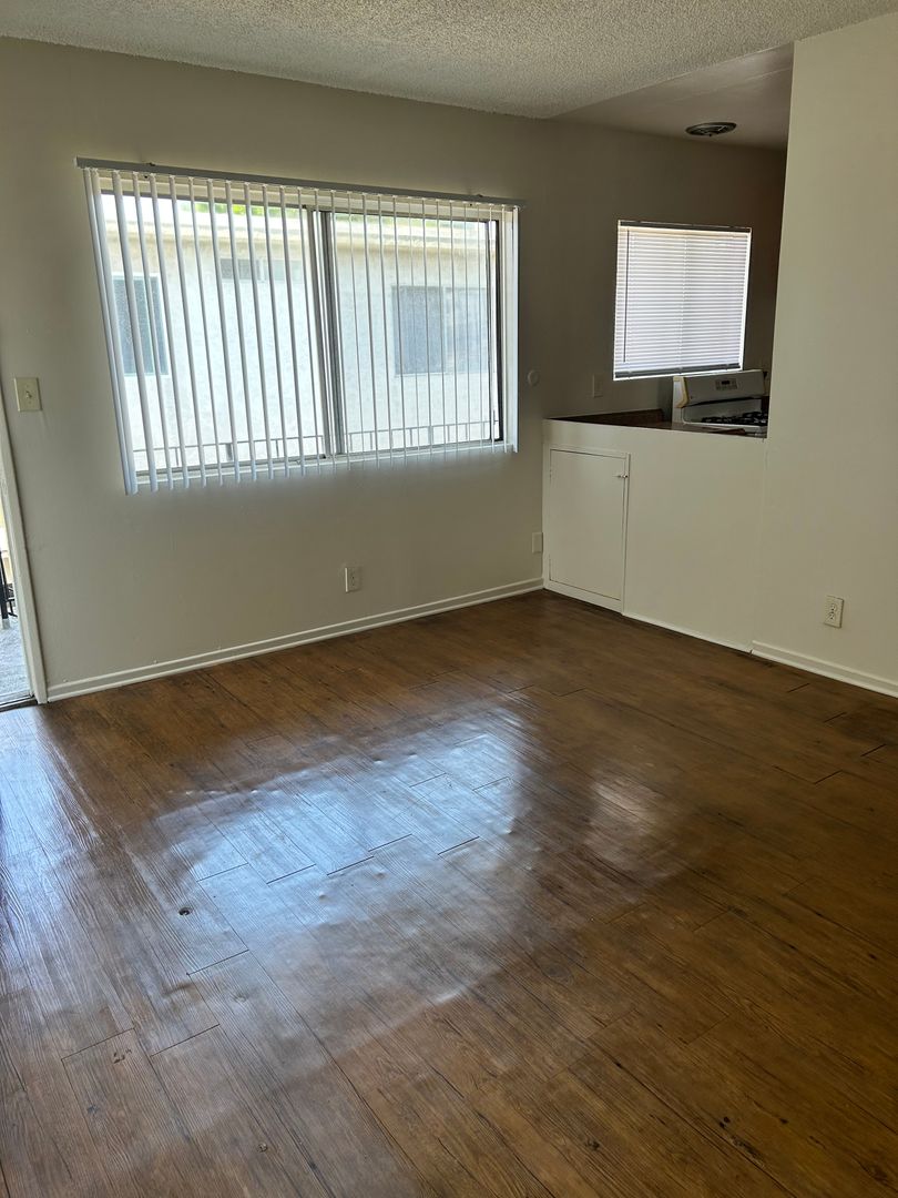 Torrance Apartment: 1627 W 206th St