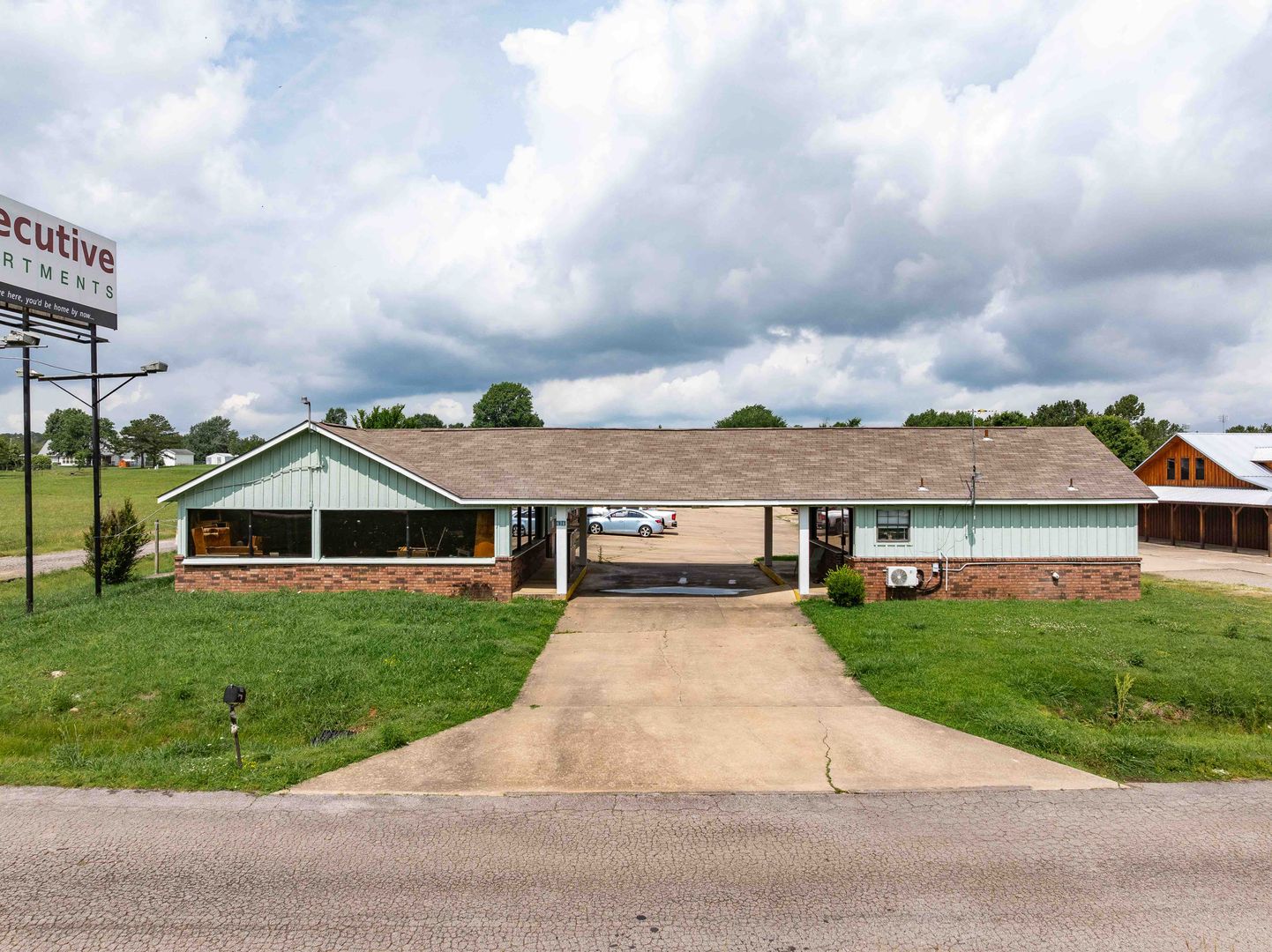 Waldron Apartment: 636 Frankie Matthews Dr