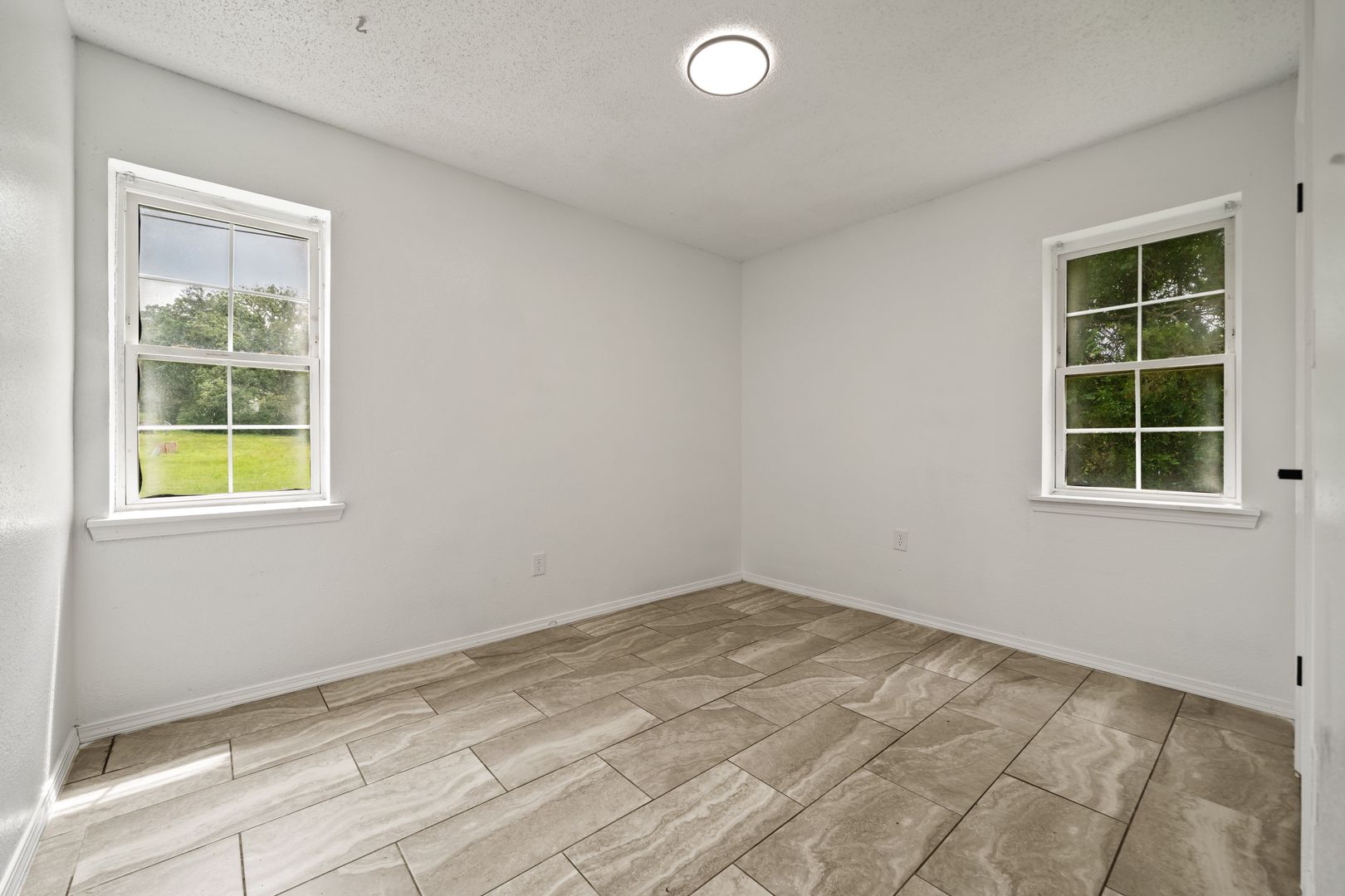 Waldron Apartment: 873 S ELM ST