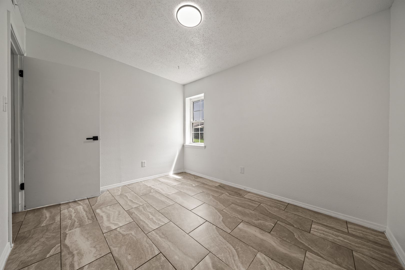 Waldron Apartment: 873 S ELM ST