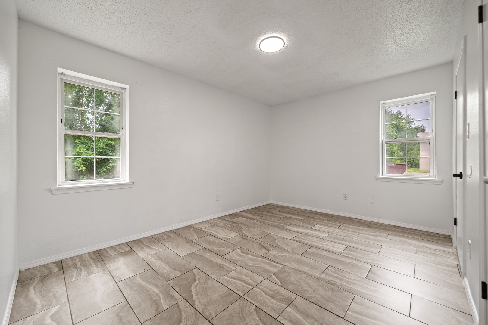 Waldron Apartment: 919 S ELM ST