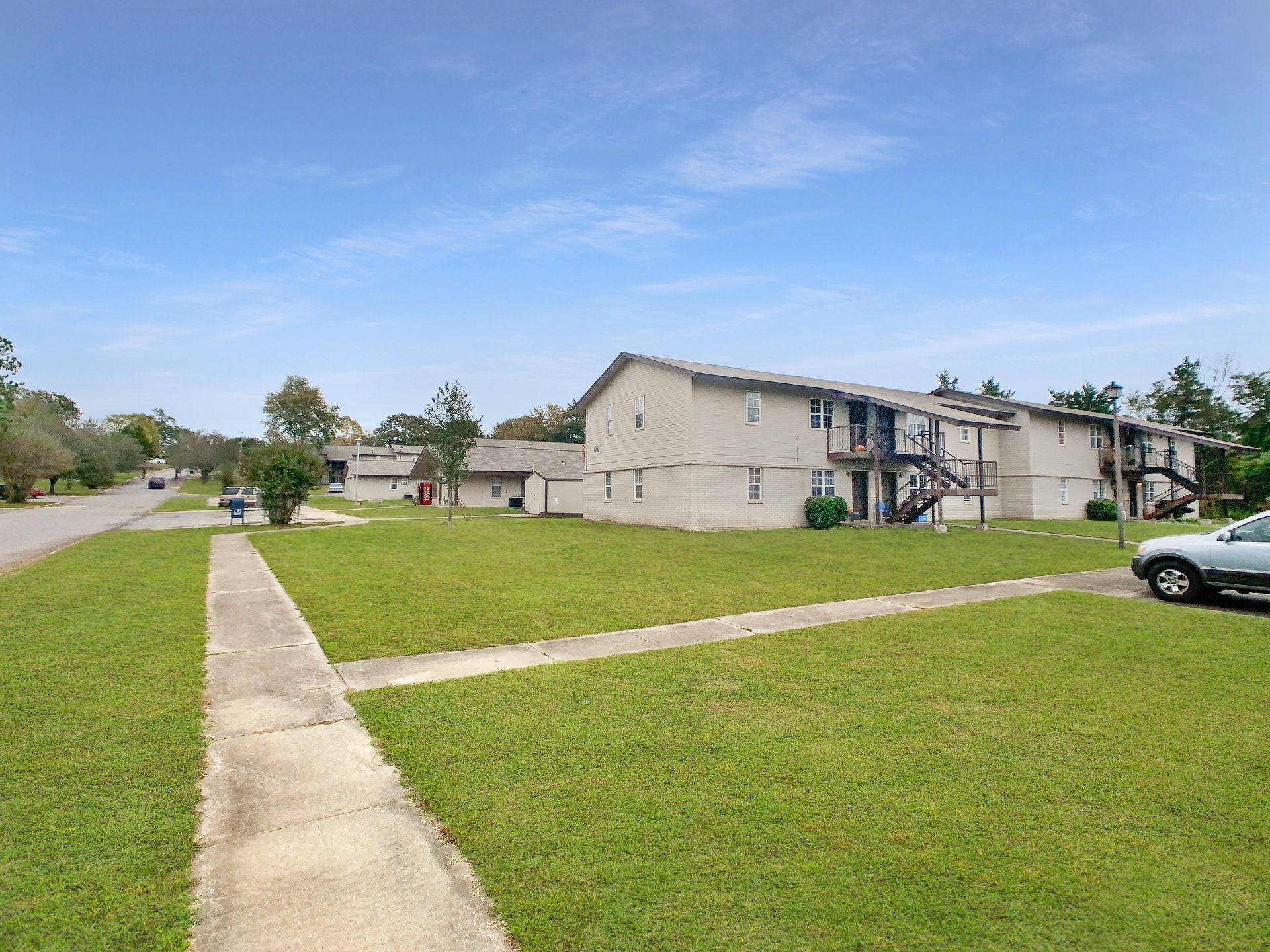 Waldron Apartment: 870 S ELM ST