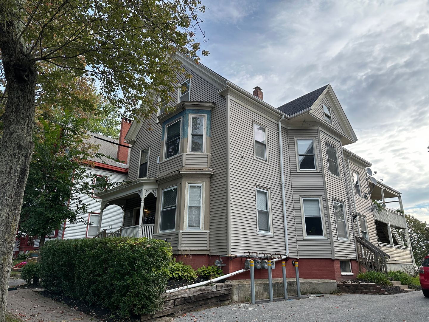 Portland Apartment: 148 Washburn Avenue