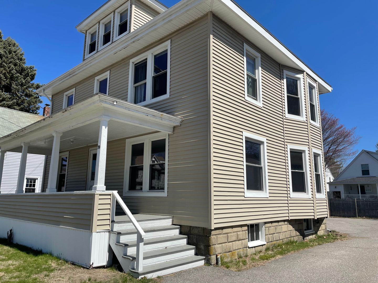 South Portland Apartment: 70 Angell Avenue