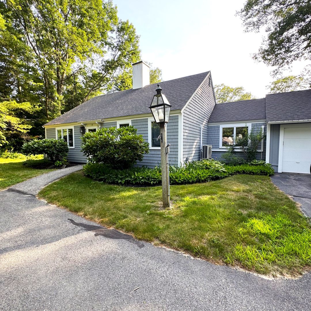 Cape Elizabeth Apartment: 9 & 11 Oakview Drive