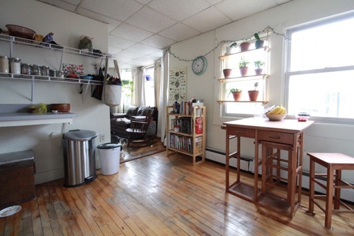 $1,601 - East End Studio Available on Washington Avenue! Utilities Included! Available September 26th – photo 1