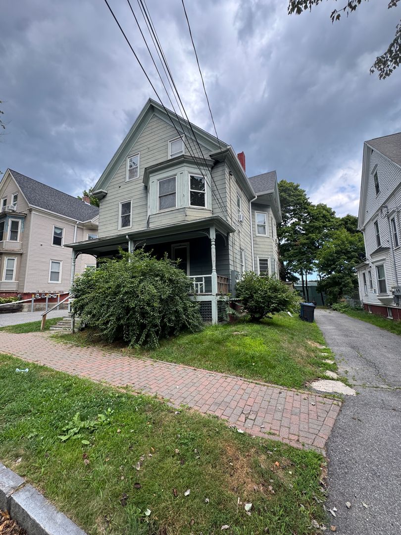 Portland Apartment: 152 Washburn Avenue