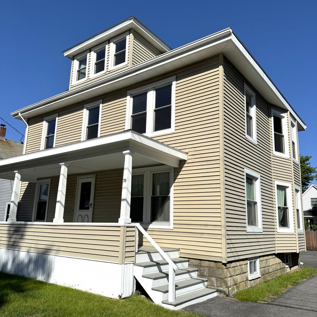 South Portland Apartment: 70 Angell Avenue