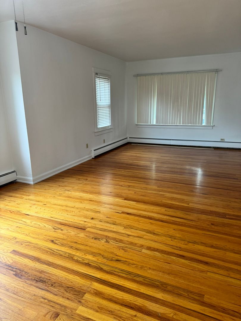 Cheyenne House: 3119 Thomes Ave