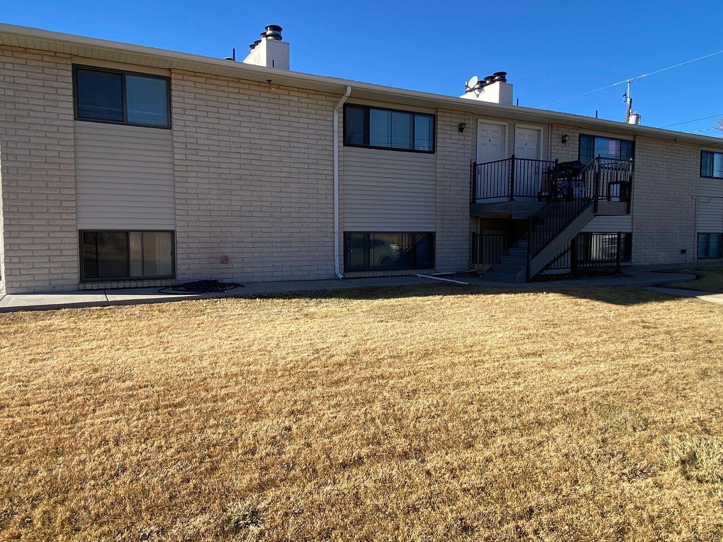 Cheyenne Apartment: 3324 Frontier Street