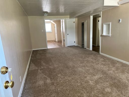 1 Bedroom and 1 Bathroom Shared washer and Dryer – photo 1