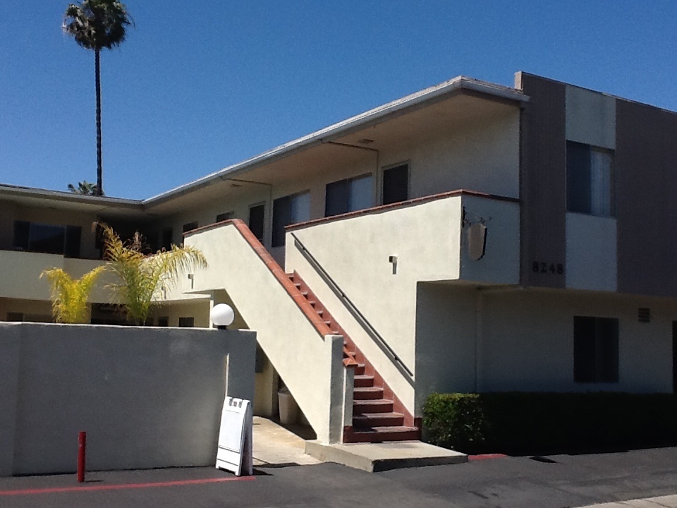 HUNTINGTON BEACH Apartment: 8234-48-54 ATLANTA AVE.