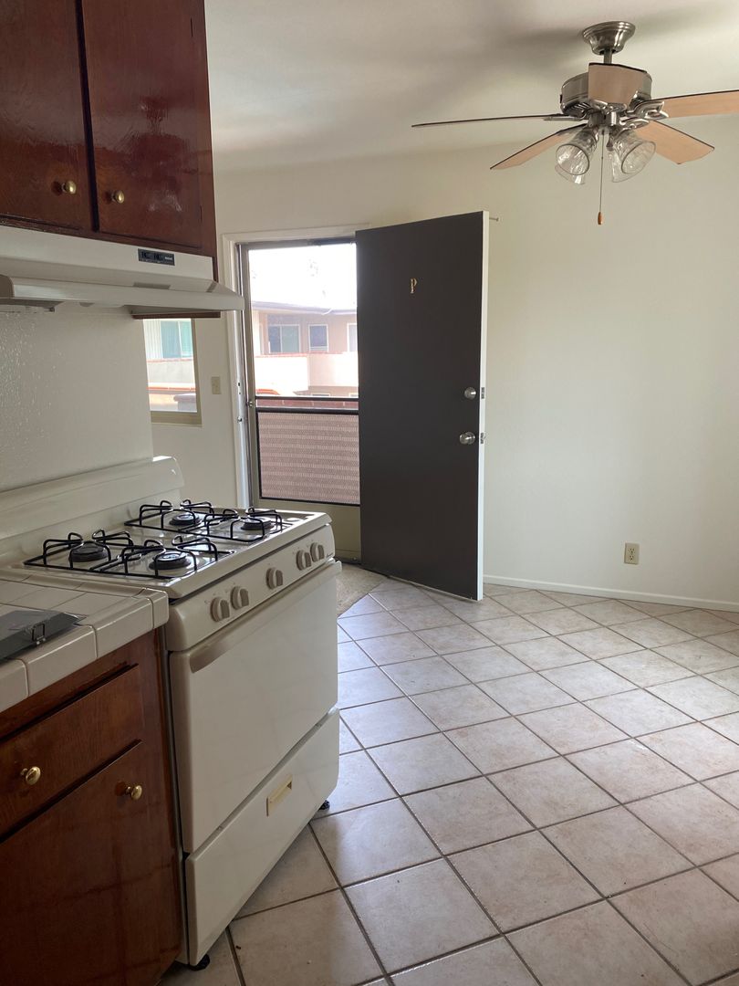 HUNTINGTON BEACH Apartment: 8234-48-54 ATLANTA AVE.