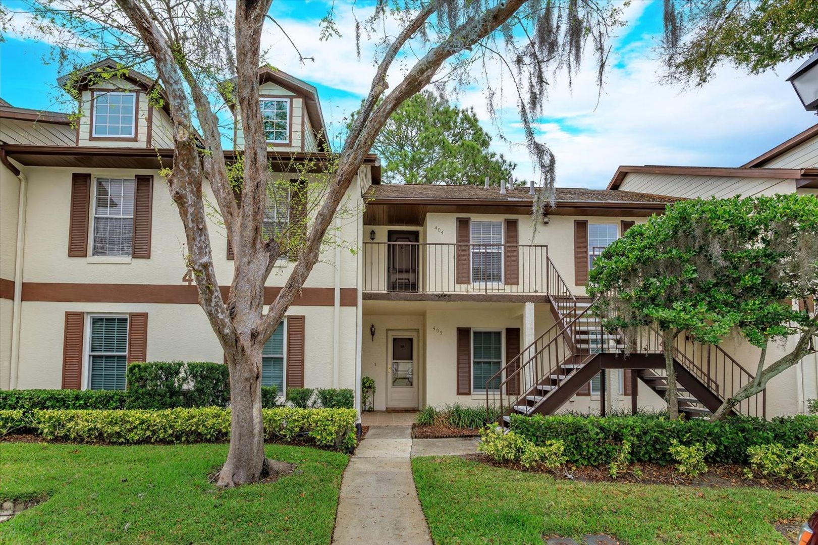 Rent by August 15th and Get the Rest of August Free!!! Cozy 3/2 Condo in Beautiful Gated Community in Winter Springs!