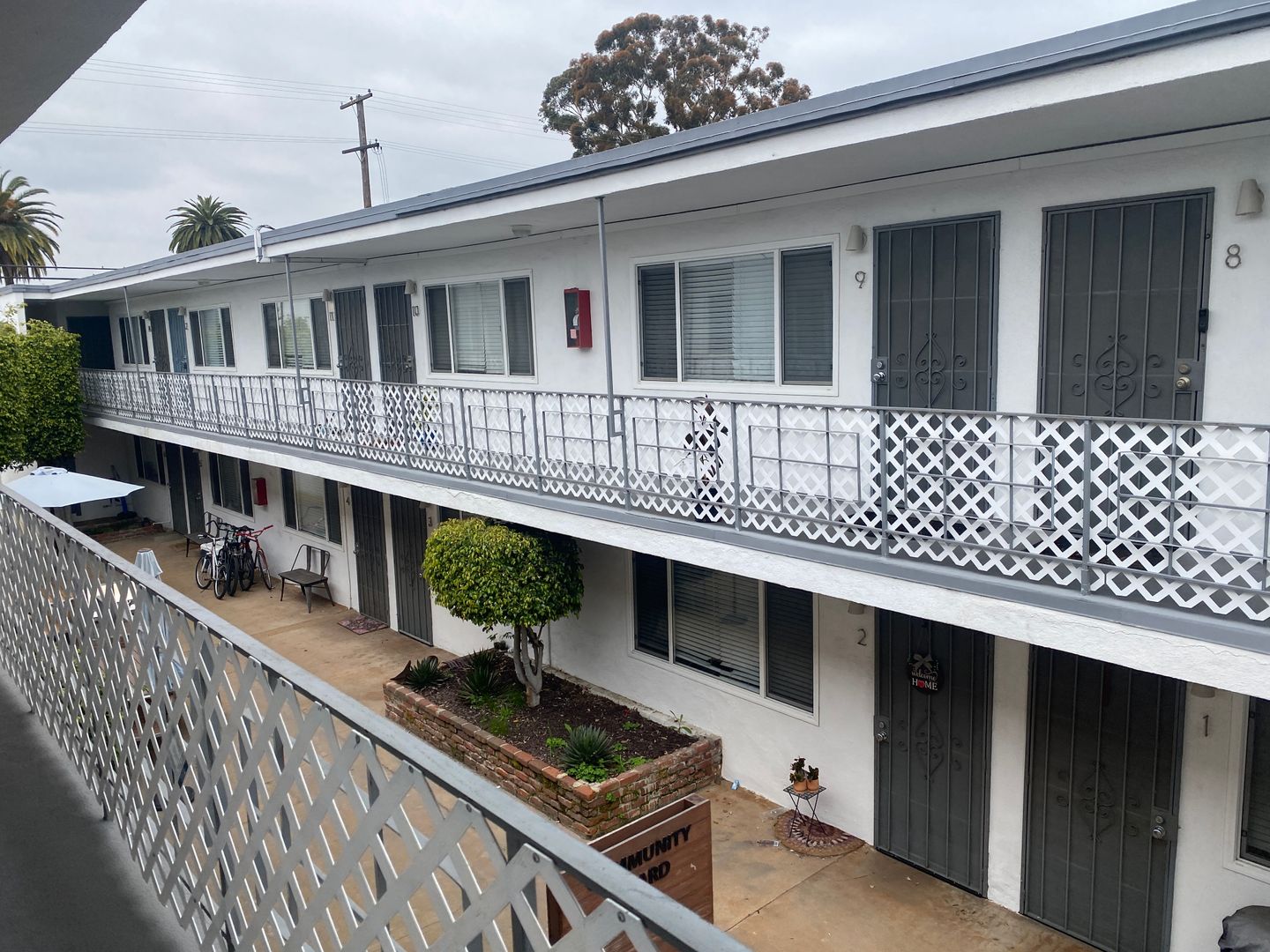 LONG BEACH Apartment: 1019-1027 CEDAR AVE.