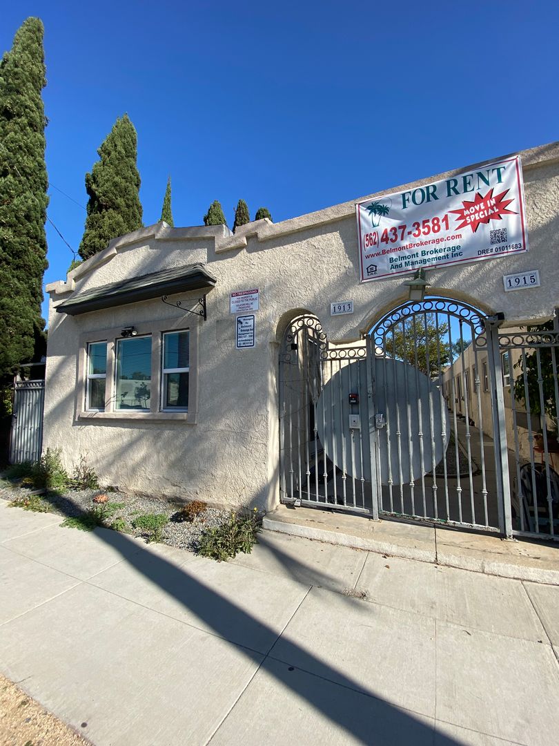 Long Beach Apartment: 1913-15 E. Broadway Ave.