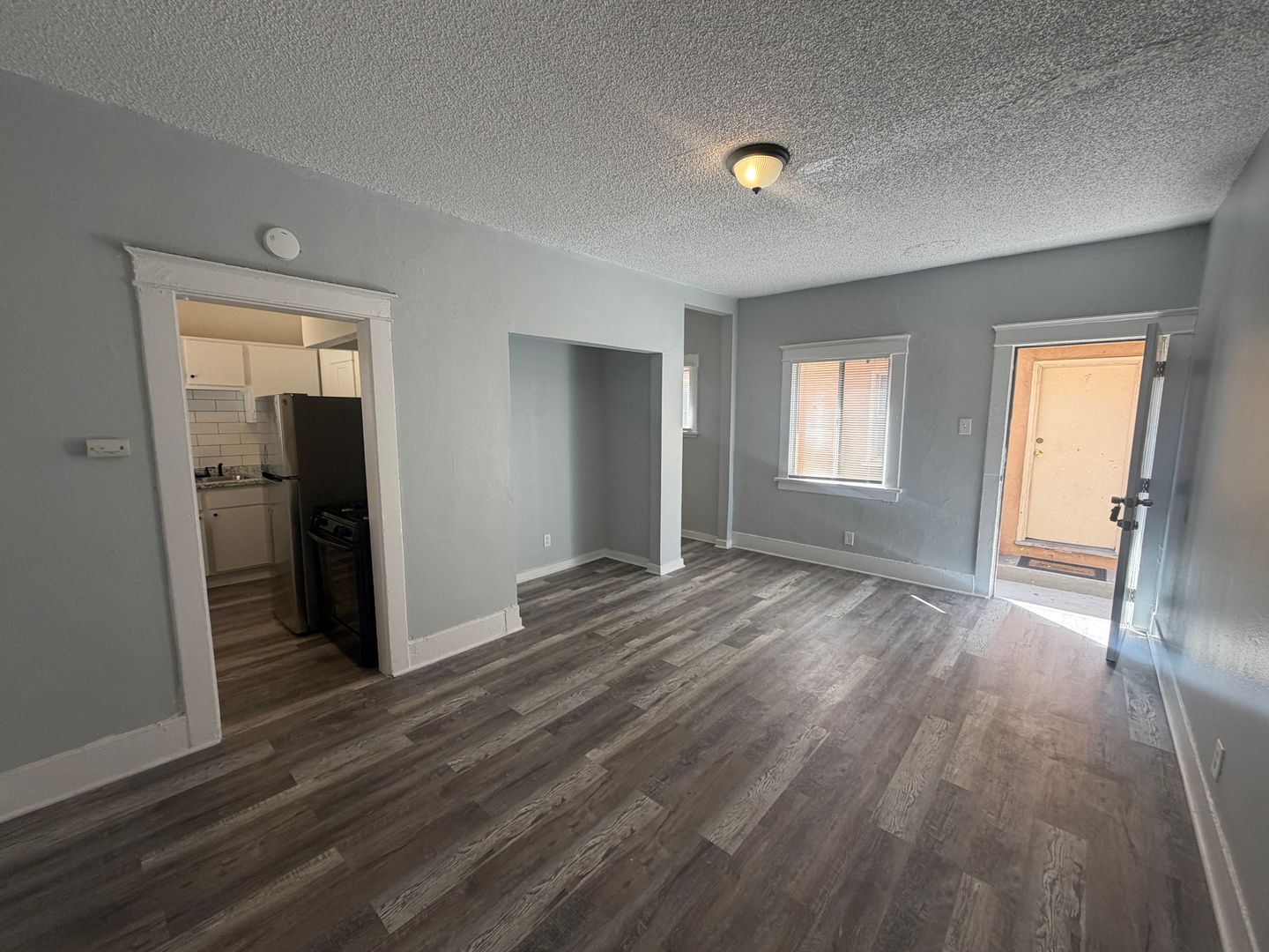 Long Beach Apartment: 927 Magnolia Avenue