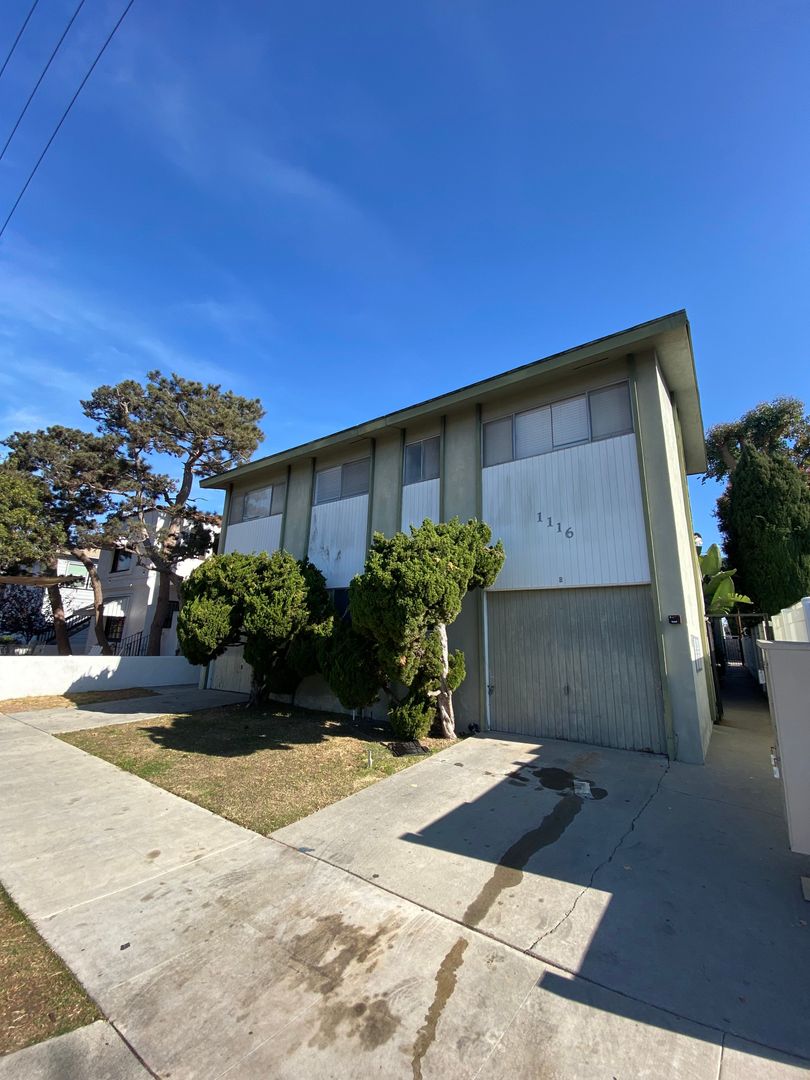 Long Beach Apartment: 1116 Bennett Ave