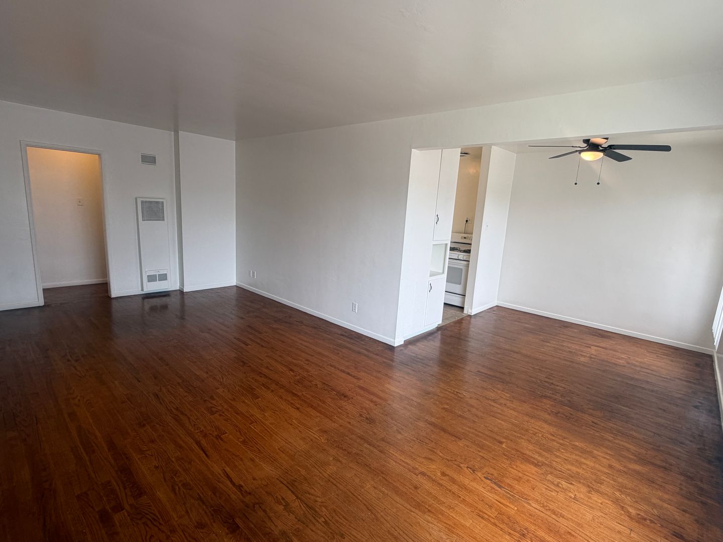 LONG BEACH Apartment: 3050 E. 2ND STREET