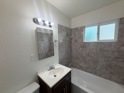 Long Beach 2 Bed/ 1 Ba: Only $1,500 Deposit – photo 1