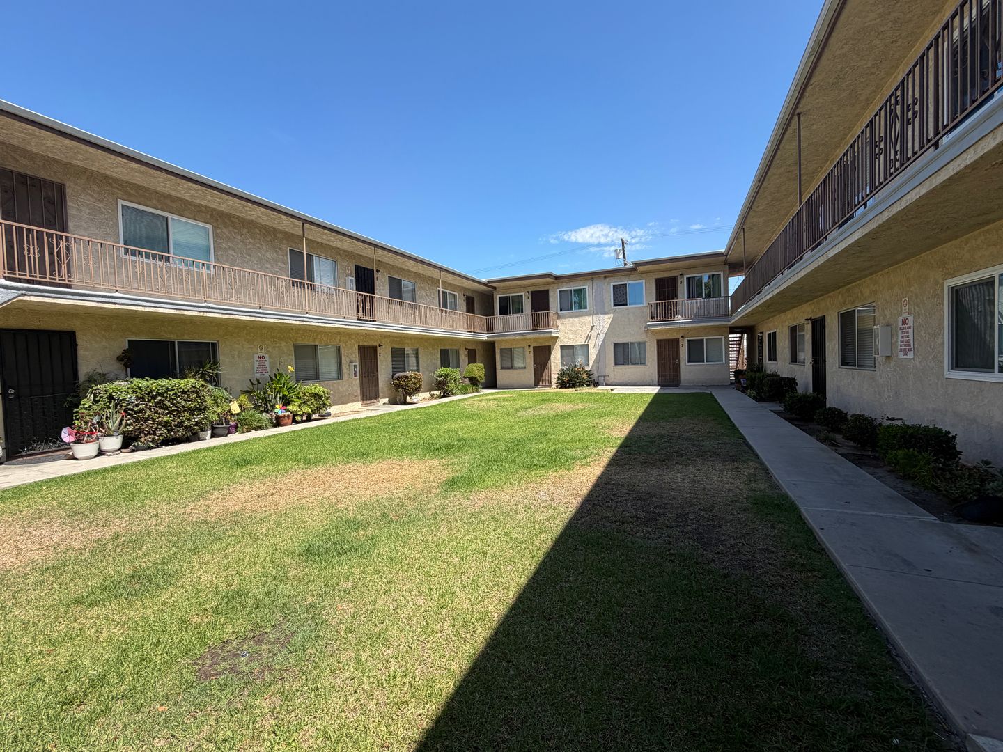 LONG BEACH Apartment: 2705-2723 E. SPAULDING STREET