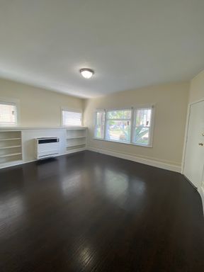 Drake Park 1 Bed/ 1 Ba *Only $700 Deposit – photo 1