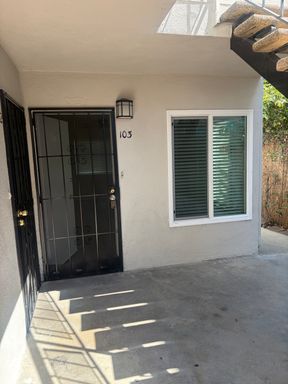 Near East Village 2Bed/ 1 Ba *Only $2,000 Deposit – photo 1