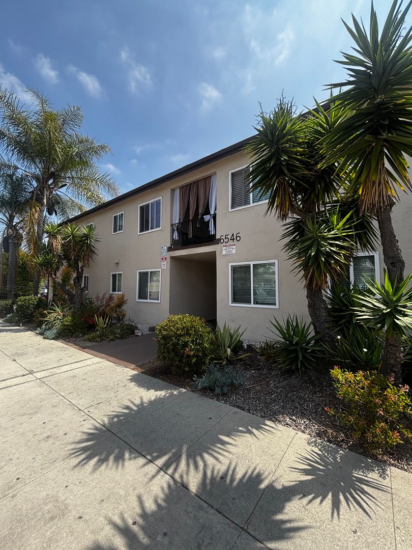 LONG BEACH Apartment: 6546 INDIANA AVE.
