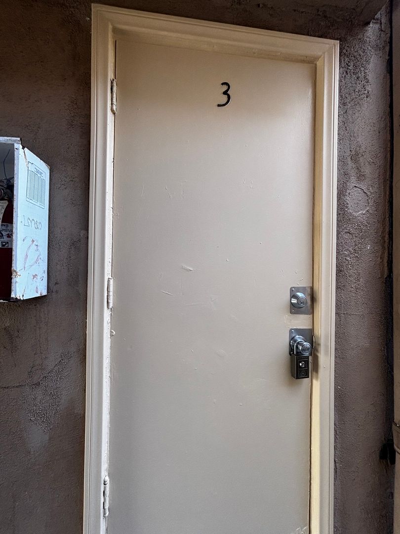 Long Beach Apartment: 927 Magnolia Avenue