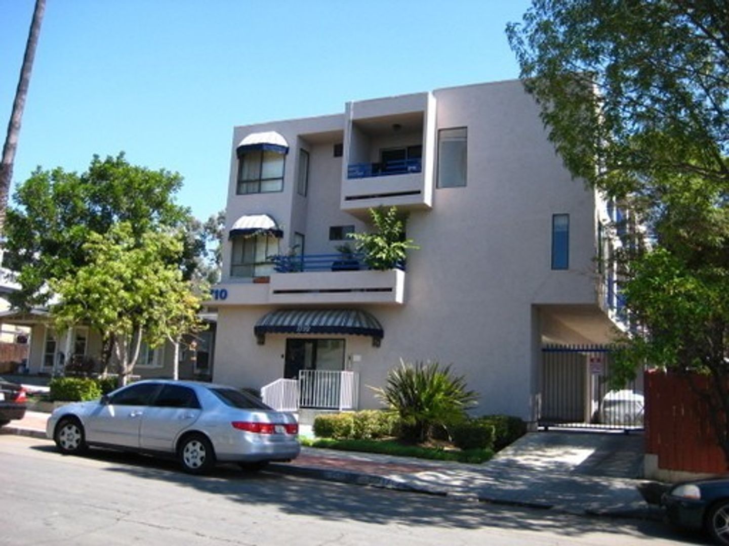 LONG BEACH Apartment: 1710 GLADYS AVE