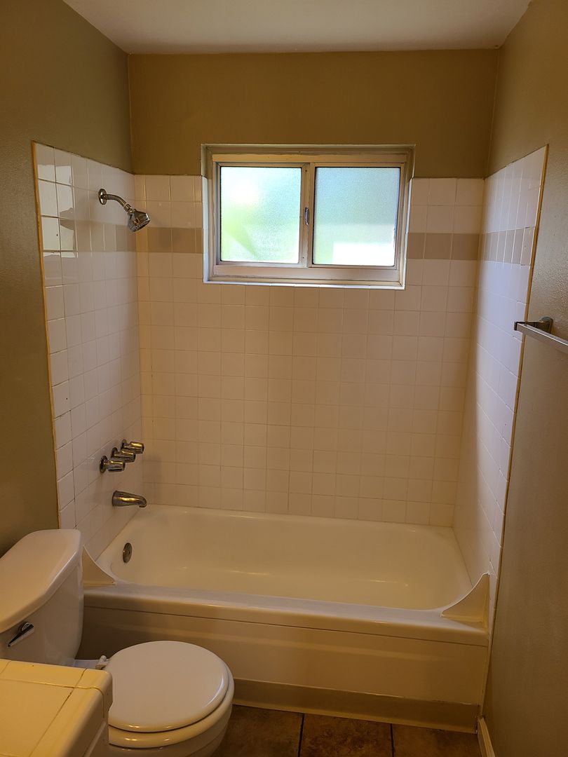 BELLFLOWER Apartment: 16133 WOODRUFF AVE.