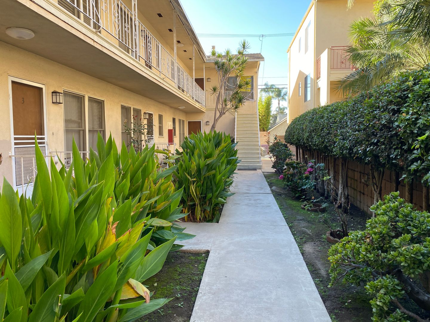LONG BEACH Apartment: 3050 E. 2ND STREET