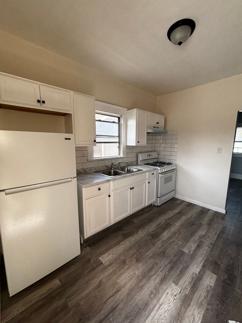 Long Beach Apartment: 927 Magnolia Avenue