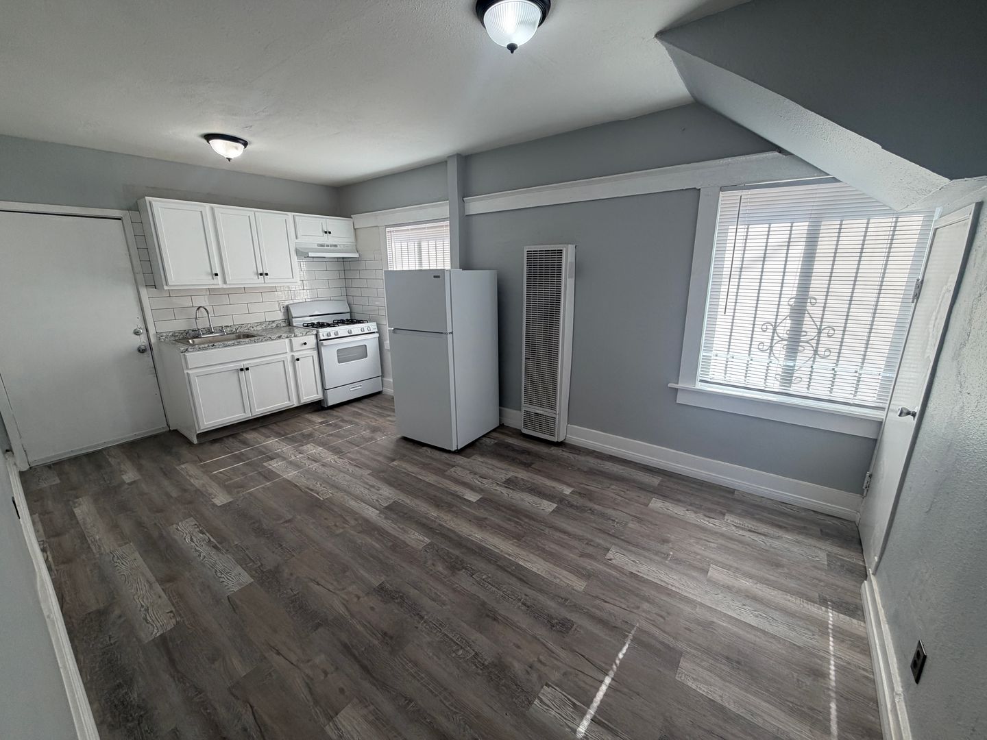 Long Beach Apartment: 1128  Raymond Avenue