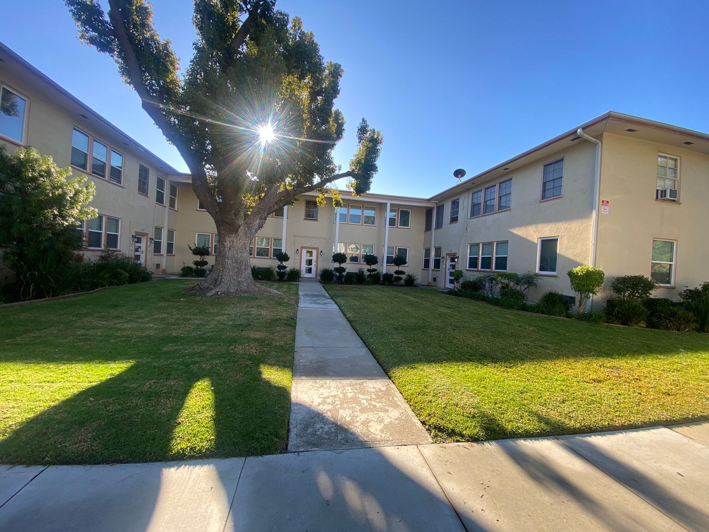 LONG BEACH Apartment: 1000-1050 E. SAN ANTONIO