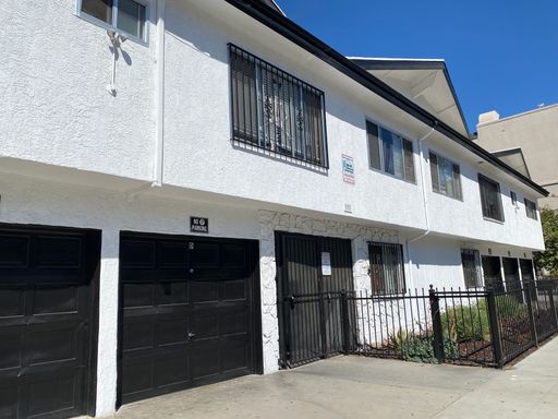 Cesar E. Chavez Park 1 Bed/ 1 Ba *Only $700 Deposit – photo 1