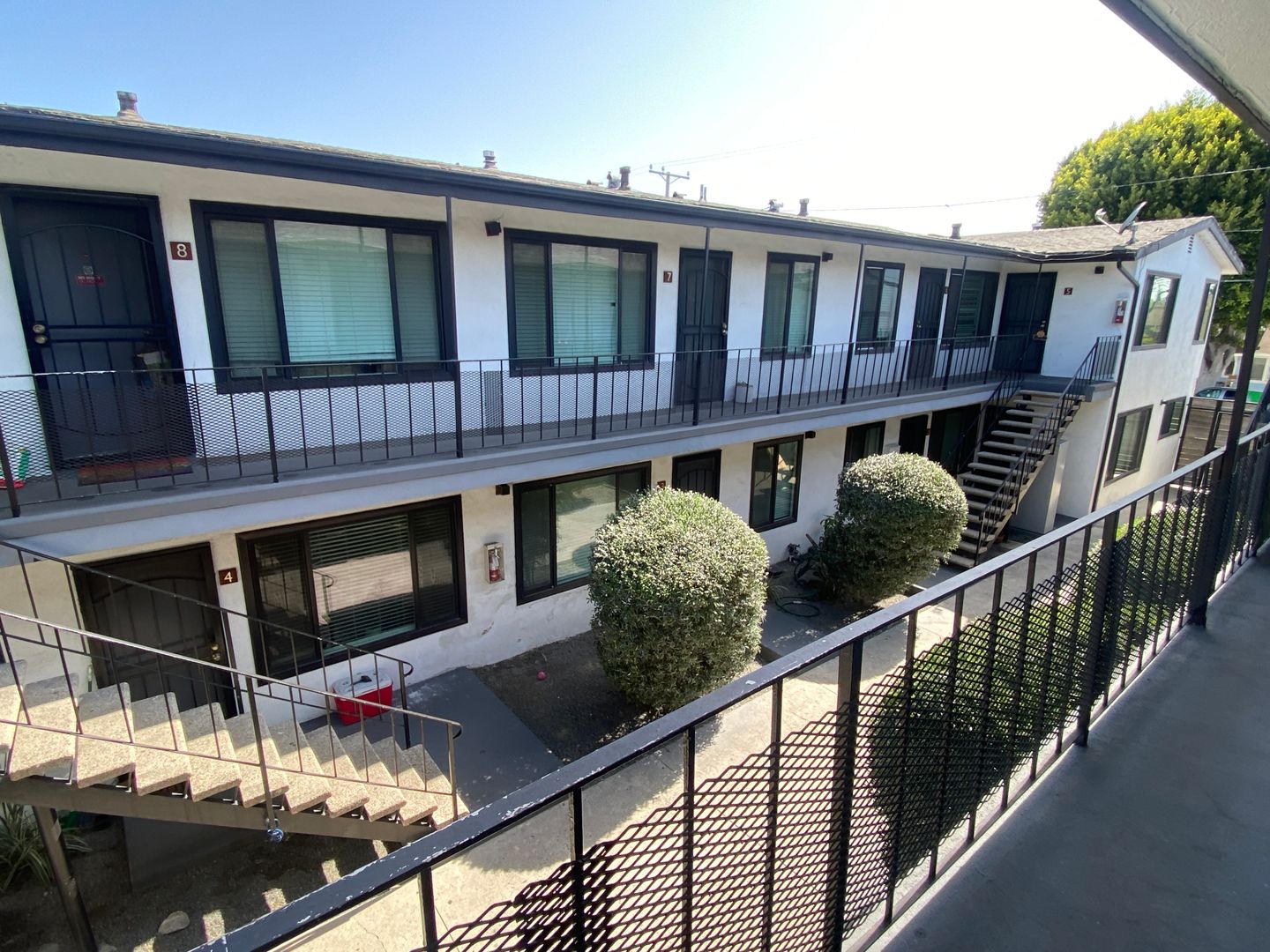 LONG BEACH Apartment: 910-930 FREEMAN AVE.