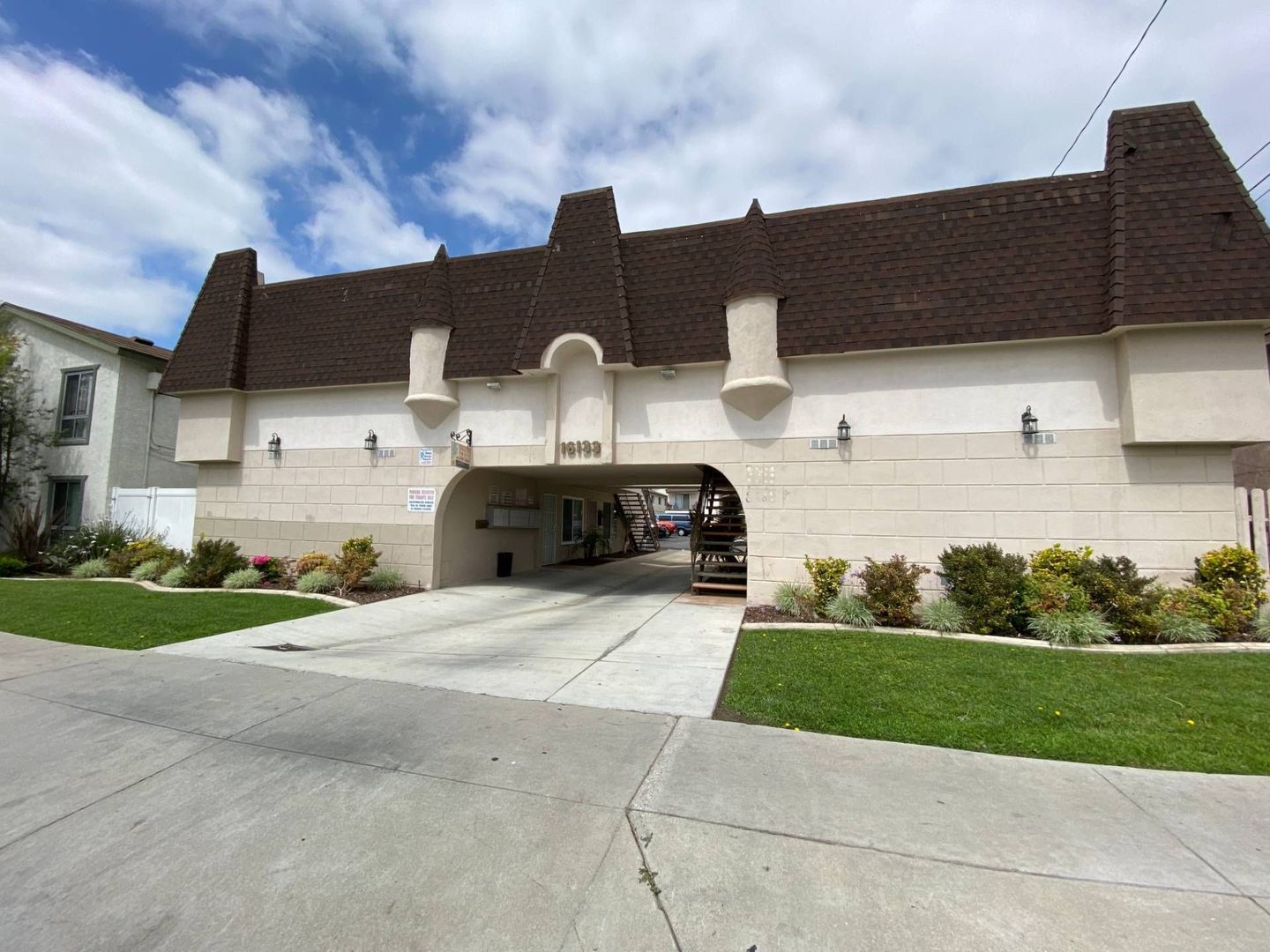 BELLFLOWER Apartment: 16133 WOODRUFF AVE.