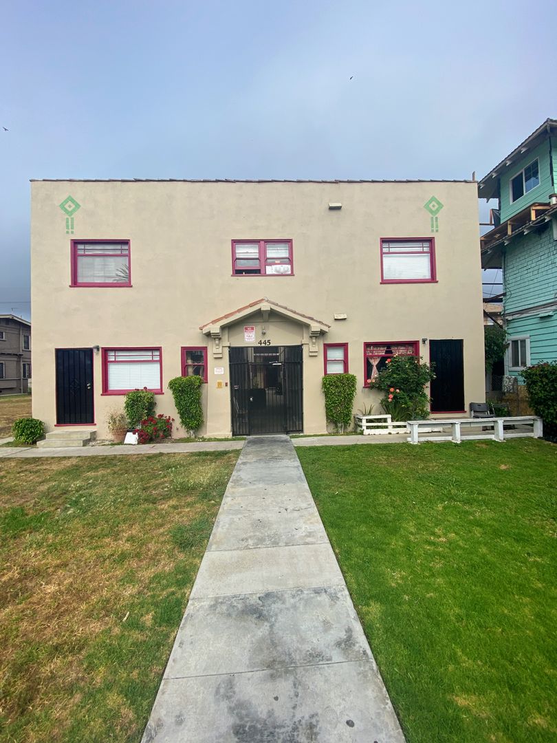 LONG BEACH Apartment: 445 CHESTNUT AVE.