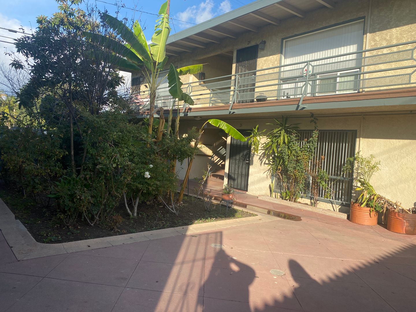 LONG BEACH Apartment: 1518-40 E. ARTESIA BLVD