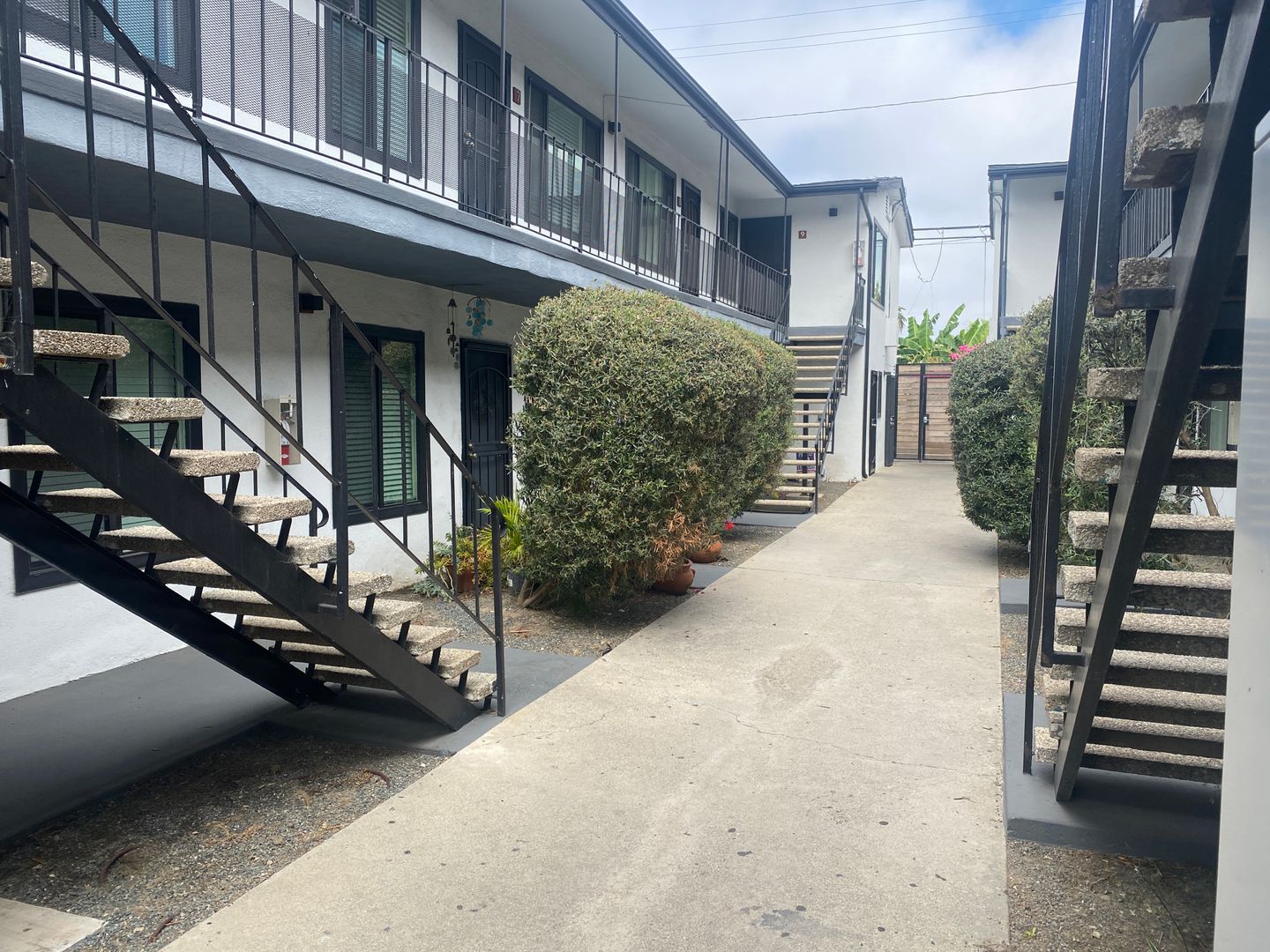 LONG BEACH Apartment: 910-930 FREEMAN AVE.