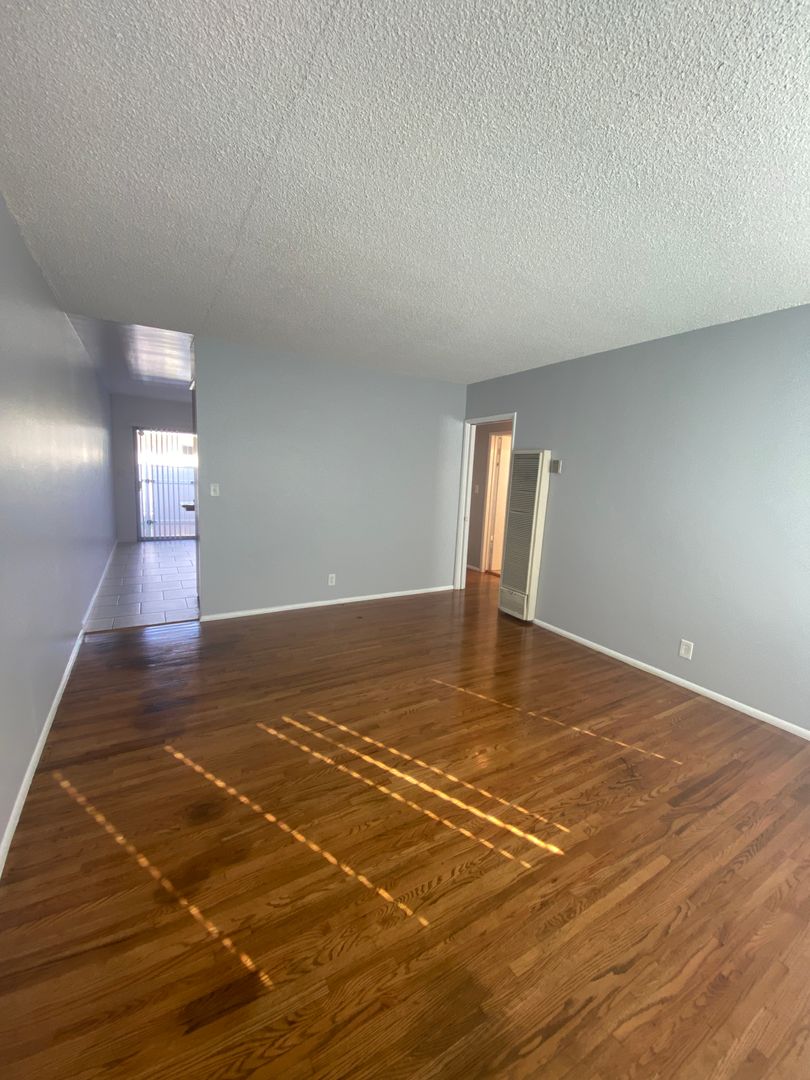 LONG BEACH Apartment: 651-655 WINSLOW AVE.