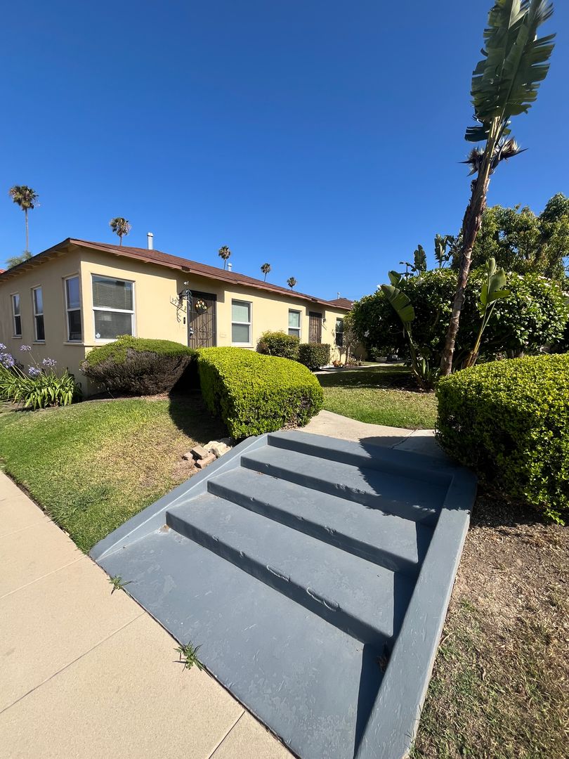 LONG BEACH Apartment: 3910-3922 E. MAYFIELD STREET