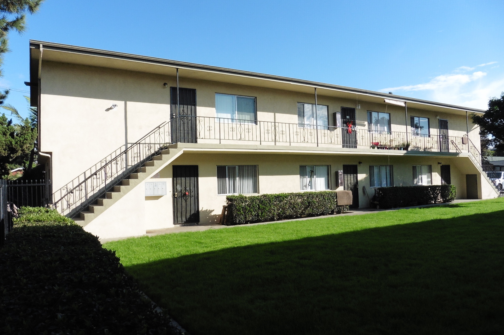 LONG BEACH Apartment: 2726-2730 E. SPAULDING STREET