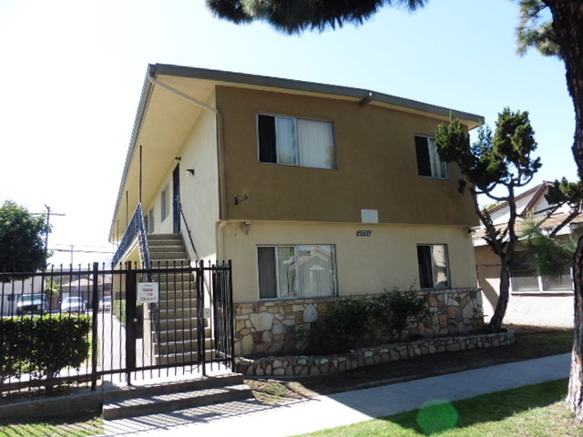 LONG BEACH Apartment: 2726-2730 E. SPAULDING STREET