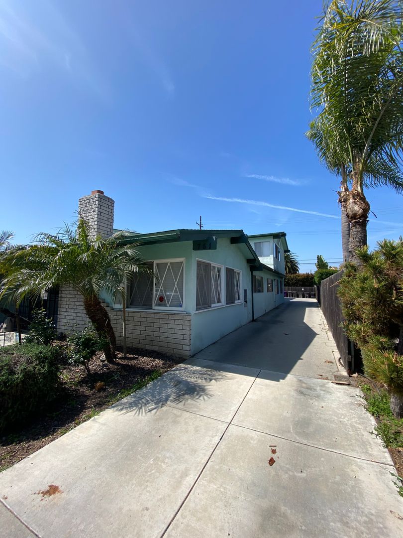 Long Beach Apartment: 761 Coronado Avenue