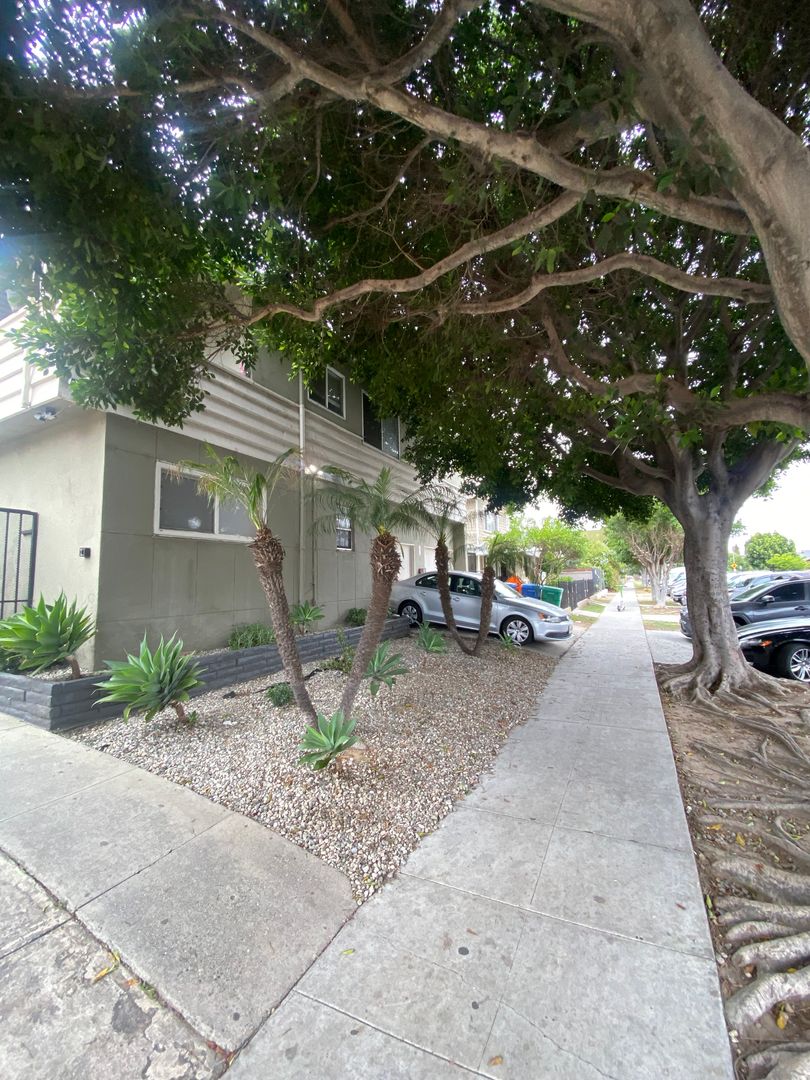 Long Beach Apartment: 1431 Elm Avenue