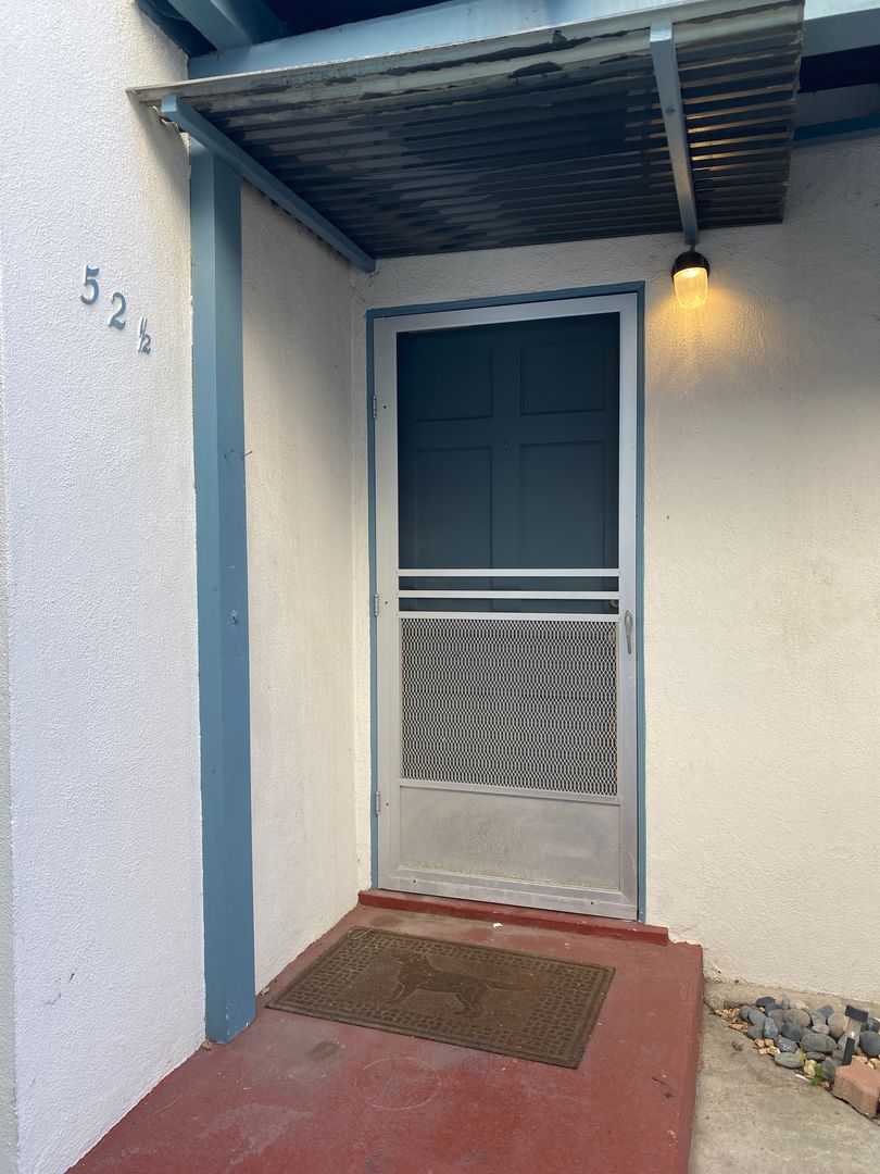 LONG BEACH Apartment: 52-56 1/2 NIETO AVE.